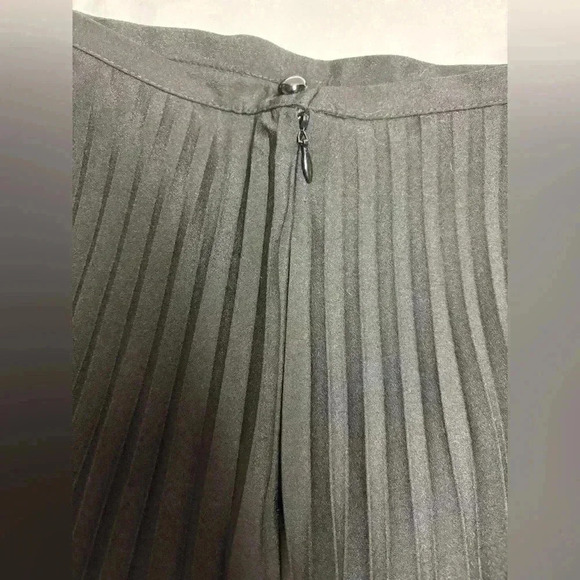 Lily White Vintage Black Pleated unlined Mini Skirt Size Small Made in USA - Picture 4 of 5